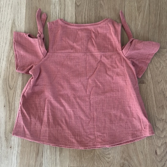 Madewell women’s top with cutout shoulders. - Picture 4 of 5